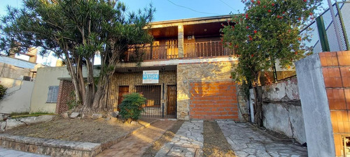 Imagen 1 de 14 de Laprida 140 - Casa 4 Ambientes Y Dependencias A Reciclar - Quilmes Oeste