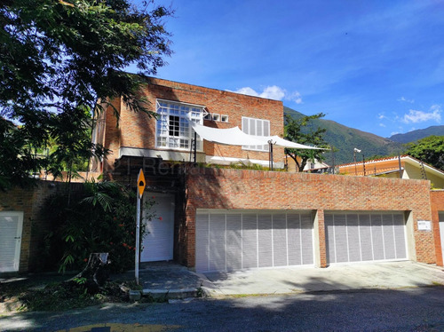 Hermosa Y Acogedora Casa Dúplex En Venta La Floresta Caracas 22-8732