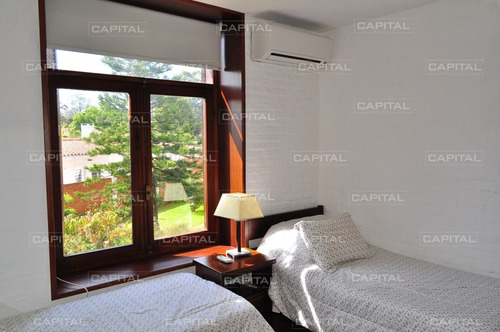 Espectacular Casa En Playa Mansa 3 Dormitorios A 150 Metros Del Mar-ref:28522
