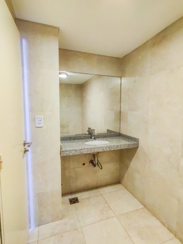 Oficina De 80m2 + Cochera En Venta En Puerto Norte