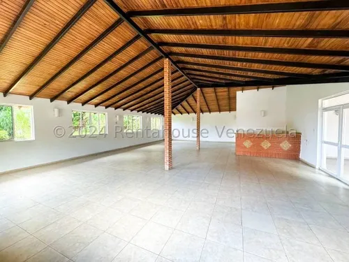 Agp Espectacular Apartamento En Planta Baja, Calle Cerrada Y Vigilancia Privada En Venta En Colinas De La Tahona 25-2354 Ys