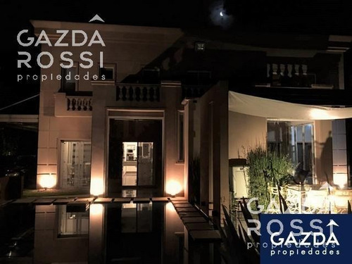 Imagen 21 de 26 de Imponente Casa A La Venta En Solar Del Bosque