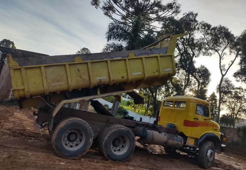 Caminhão Caçamba 6x4 Traçado Trabalhando