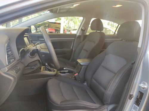 Imagen 12 de 15 de Hyundai Elantra 2017 4p Gls Premium L4/2.0 Aut