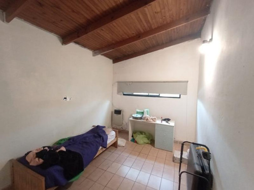 Casa En Venta - 3 Dormitorios 1 Baño - Cochera - Ringuelet