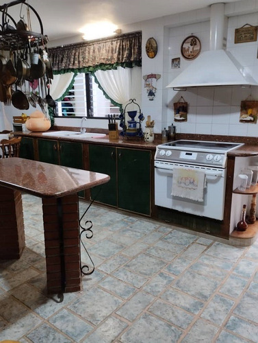 Vendo Espectacular Casa De 250 M2, 6h, 5b, 6pe - Ref. 240.000
