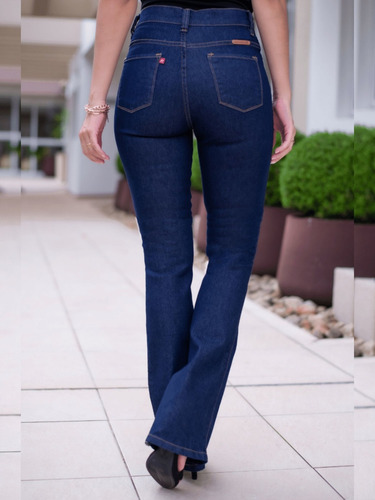 Imagem 4 de 6 de Calça Feminina Flare Básica Revanche