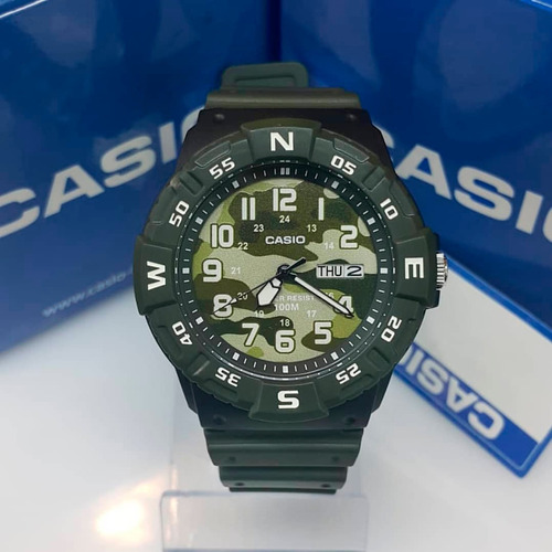 Relógio Casio MRW-220hcm de 10 Atm camuflado com data dupla