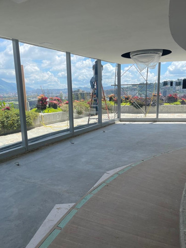 Admira Este Impresionante Apartamento A La Venta En La Selecta Zona De Las Mercedes.