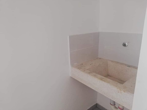 Apartamento En Res. Ita Esther En La Jacobo Majluta Sdn, Casi Frente Al Ole
