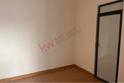 Espectacular Casa En Venta En San Isidro, Con Un Enorme Jardin Y Alberca.