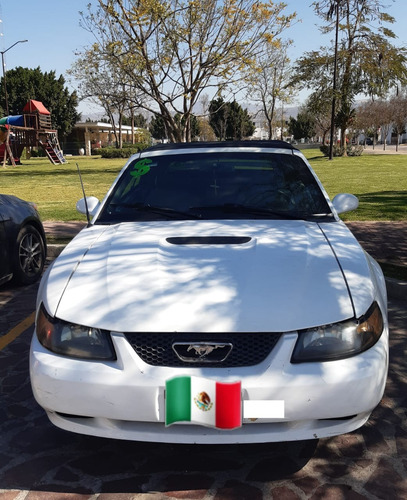 Ford Mustang 2000 Tipo Versión Cobra Color Blanco Y Negro