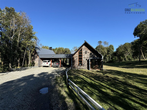 Casa En Venta De 5 Dorm. Parque Ivian En Puerto Varas