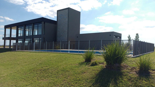 Haras De Funes / Barrio Privado - Seguridad 24hs. Lote De 1028 M2