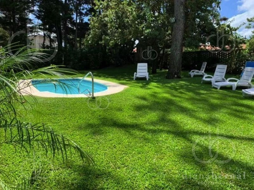 Imagen 13 de 14 de Casa En Punta Del Este, Playa Mansa. Excelente Ubicación A Una Cuadra De La Playa. - Ref: 54149