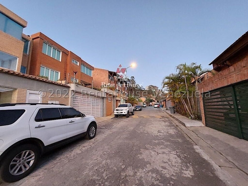 Imagen 19 de 30 de Casa_en_venta_en_caracas_en_alto-hatillo_rah-22-27014 Orlando Figueira 04125535289/04242942992