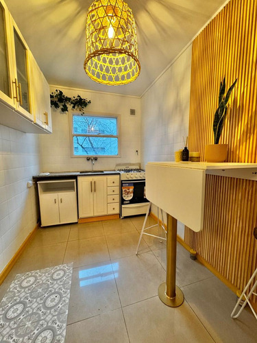 Departamento Dos Ambientes. A La Calle. Balcón. Santiago Del Estero 2200. Venta.