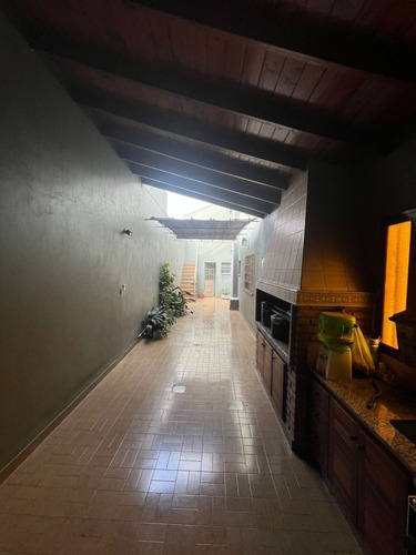 Casa En Venta En Isidro Casanova