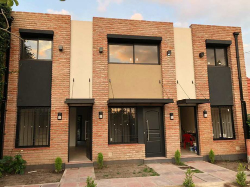 Duplex En Venta En Ituzaingo Norte