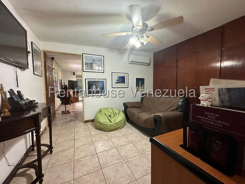 Casa Duples En Venta Ubicada En Zona Privilegiada Dentro De Urbanización En Montalbán 25-17897