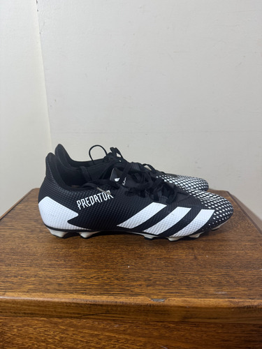 Botines Adidas Predator Mg Césped Hombre Talle 41.5 (Usado)