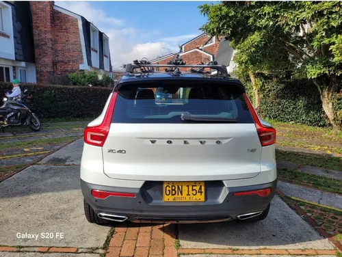 Volvo XC40 2.0 T4 R-DESIGN