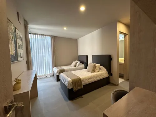 Se Vende Residencia En Altozano, Luxury.,3 Recamaras, 4.5 Baños, Jardín, Cto Ser