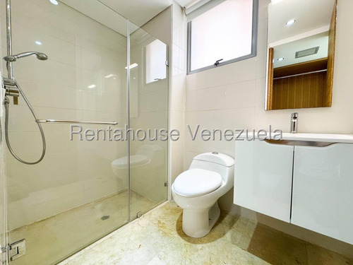 Gran Apartamento Remodelado En Alquiler, Urb. Sebucan