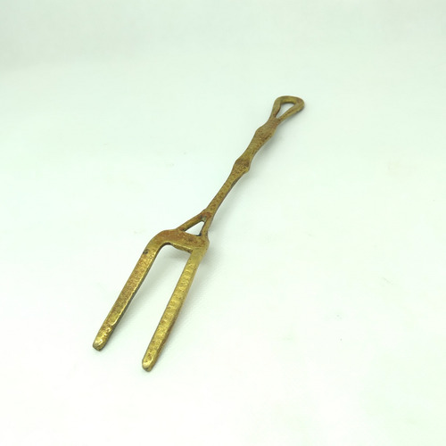 Tenedor Trinchador Cubierto Decorativo De Bronce (Usado)