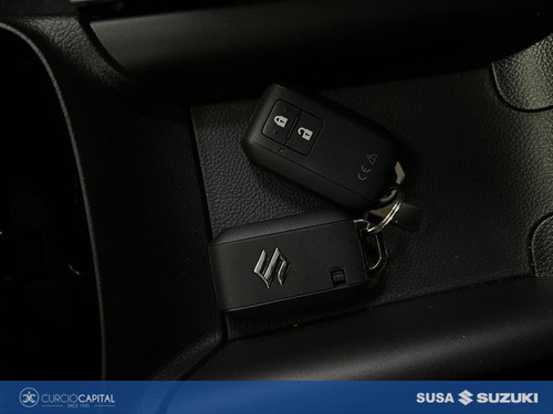 Imagen 23 de 25 de Suzuki Swift Sport 2023 Rojo/negro 0km 2023 Rojo 0km