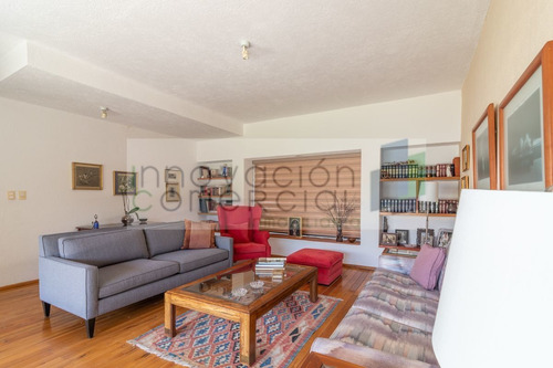 Jurica, Casa En Venta En La Mejor Calle
