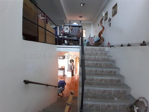 Galpón Venta Cerca Av. Henry Ford Con Departamento, Con Apartamento Residencial Oficina, Mezzanina , Facil Acceso Para Gandolas Valencia Carabobo Leida Falcon Lf24-17900