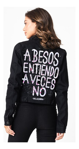 Campera Jean Negro Estampada A Besos Entiendo Boca Pintada