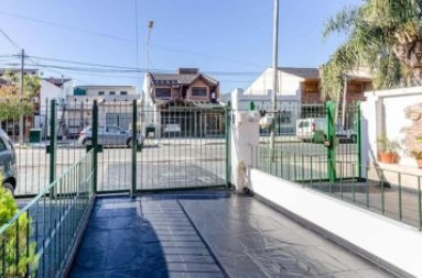 Imagen 3 de 11 de Dúplex En Venta De 2 Dormitorios C/ Cochera En Ramos Mejía