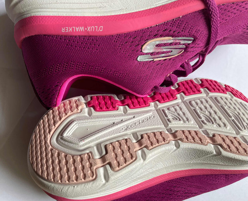Imagen 4 de 6 de Zapatillas Skechers Arch Fit Negra 7,5 D Lux Walker Fucsia