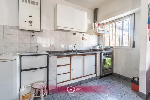 Casa Con Terreno Propio De 111m² A Reciclar Terraza Y Parrilla Gran Oportunidad!