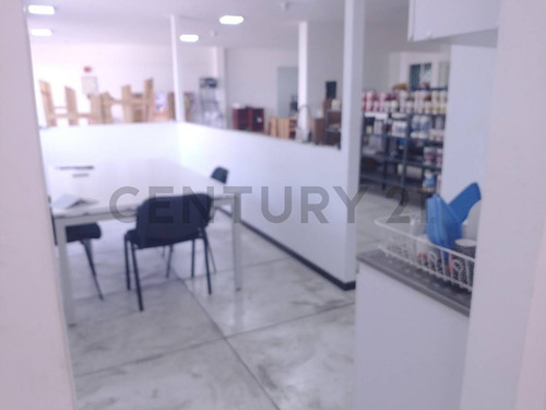 En La Trinidad. Venta, Local - Oficina - Depósito. Oportunidad!!!