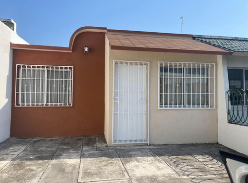 Casa De Un Piso Con 2 Habitaciones Muy Bien Ubicada