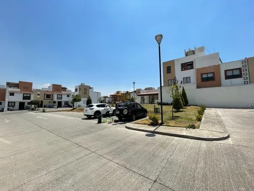Renta De Casa Amueblada En Fraccionamiento La Toscana