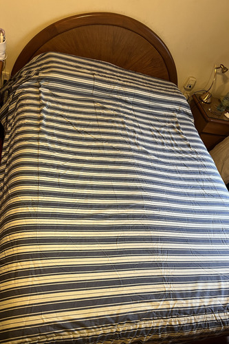 Acolchado Reversible 2 Plazas Queen Azul Rayado (Usado)