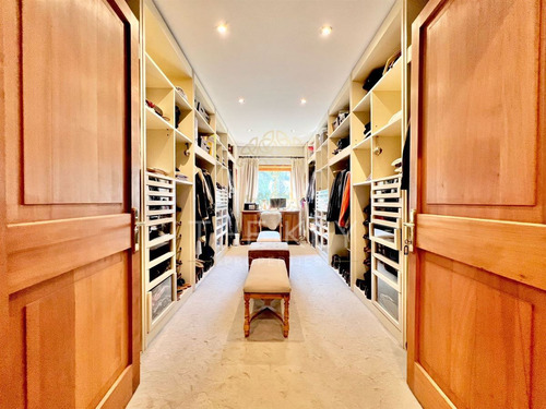 Casa En Arriendo De 5 Dorm. En Lo Barnechea