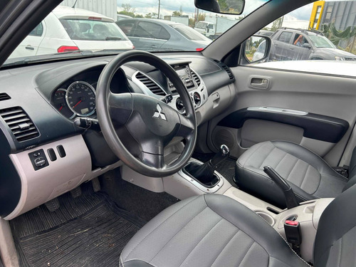 Imagen 2 de 3 de Mitsubishi L200 2016 2.4 Cuero