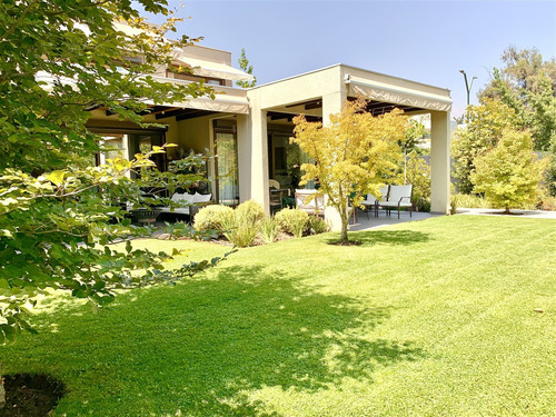 Condominio / Avenida La Dehesa / Bernardo Larraín
