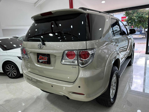 Imagen 7 de 13 de Toyota Fortuner Sr