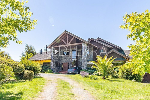Imagen 4 de 30 de Hermosa Casa Con Vista Al Lago Y Al Volcán