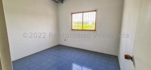 Imagen 23 de 26 de George Tahan #23-9931 Venta Excelente Edificio Industrial De 4 Pisos De 280 M2 Cada Planta, Más Dos Galpones De Aproximadamente 1.300m2, Con La Mejor Ubicación En El Km 1 De Mariche, En Urbanización I