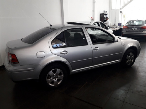Volkswagen Bora Trendline 2.0 Con Gnc 5ta G 2010