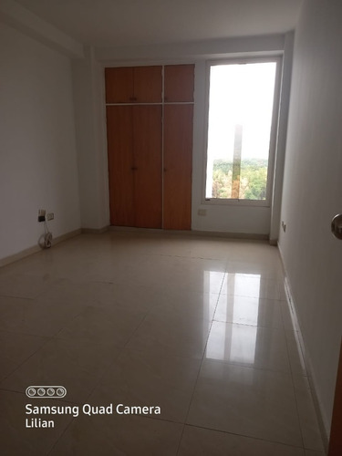 Venta Pent House Edificio Magnolia Plaza, Callejon Mañongo Carmen N.