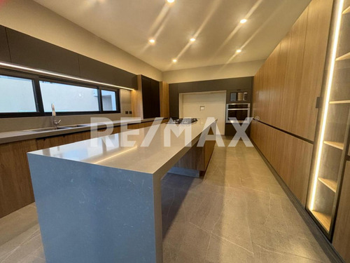 Casa En Venta En Condominio El Campanario Norte