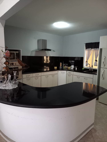 Imagen 11 de 16 de Town House Urb Los Portales